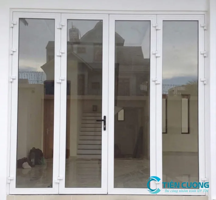 Cửa đi 4 cánh nhôm kính hiện đại cho nhà phố