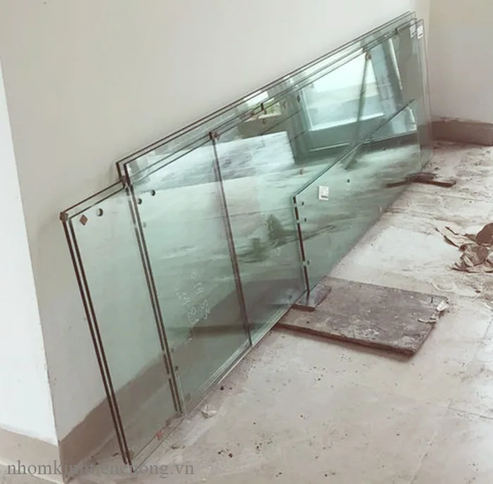 Kính cường lực dày chịu lực tốt cho nhà ở