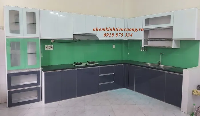 Tủ bếp nhôm kính đẹp hiện đại chống nước