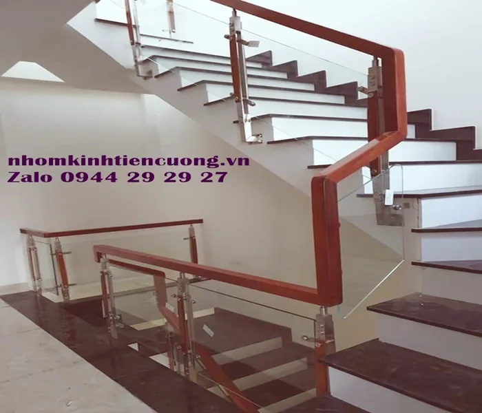 Lan Can Inox Kính Cường Lực Đẹp Hiện Đại TPHCM | Bền Sang Trọng - hình ảnh thực tế Lan can cầu thang kính cường lực hiện đại cao cấp