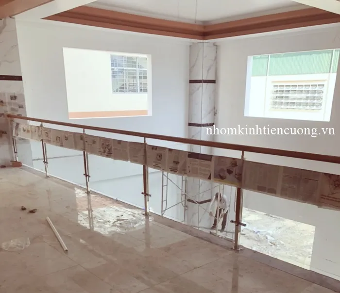 Đơn vị thi công lan can kính uy tín tại TP.HCM