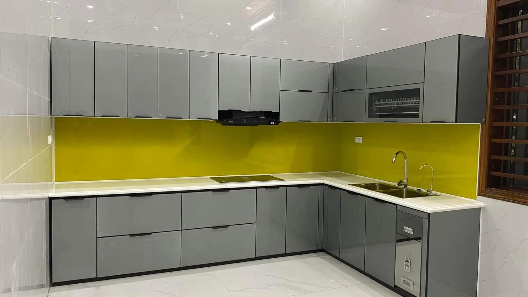 Thi công tủ bếp nhôm kính Mai Chí Thọ Quận 2