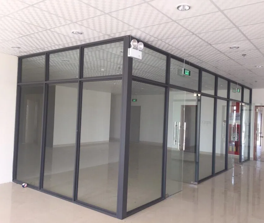 Chia phòng khách và bếp bằng vách nhôm kính - mở đầu bài viết 1