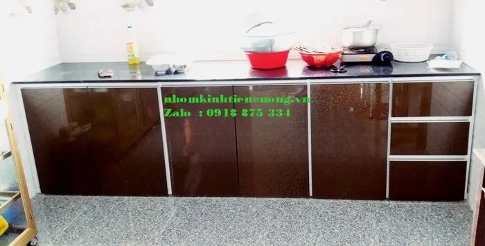 Tủ bếp nhôm kính cánh kính hiện đại TP.HCM