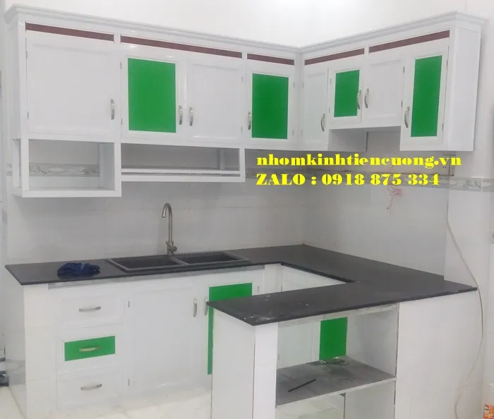Tủ Bếp Nhôm Kính Chữ L Quận 10