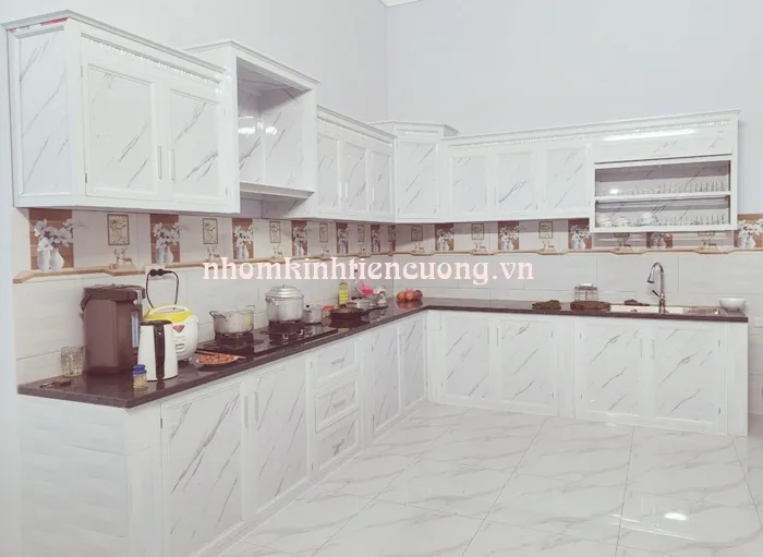 Tủ bếp nhôm kính thiết kế bàn thờ ông táo đẹp 4