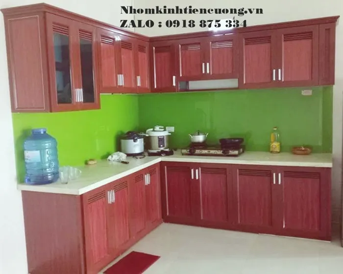 Bật mí cách chọn tủ bếp nhôm kính phù hợp phong thủy gia chủ 2