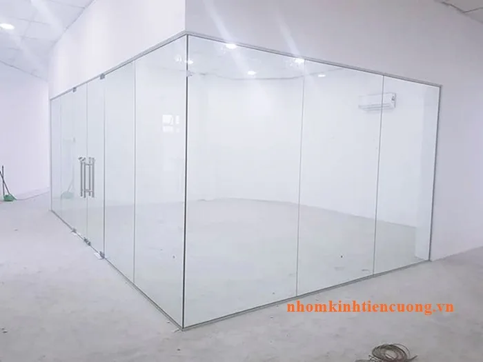 Thi công cửa kính cường lực đẹp
