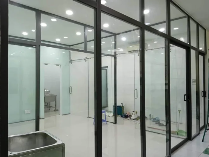 Tiêu chuẩn kỹ thuật vách nhôm kính văn phòng - hình ảnh minh họa 1 Tiêu chuẩn kỹ thuật vách nhôm kính văn phòng - mở đầu bài viết 1