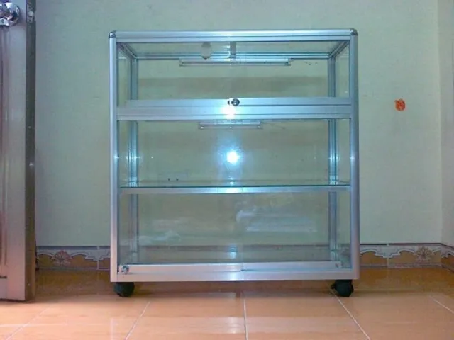 Tủ nhôm kính bán hàng cũ tiết kiệm chi phí đầu tư