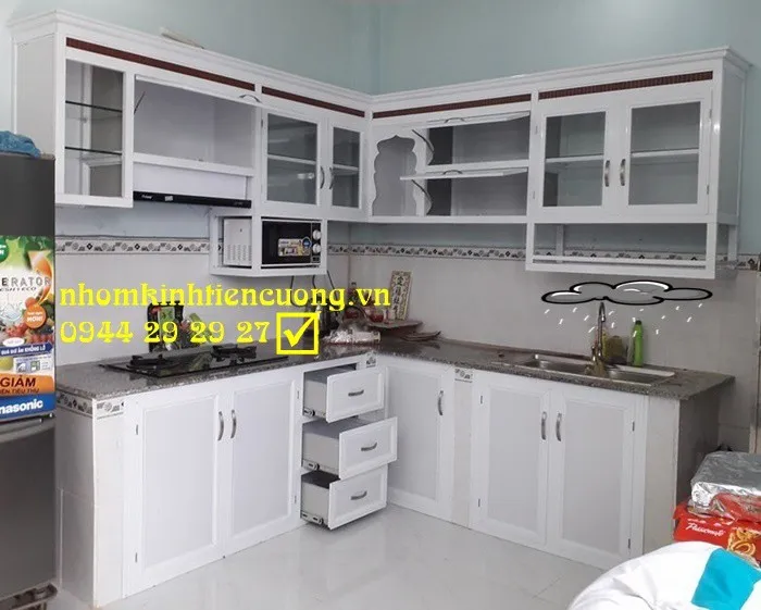 Cách Làm Tủ Bếp Nhôm Kính Đẹp, Bền Chuẩn Kỹ Thuật Mới Nhất - hình ảnh thực tế Khung nhôm tủ bếp chắc chắn chống ẩm mốc hiệu quả