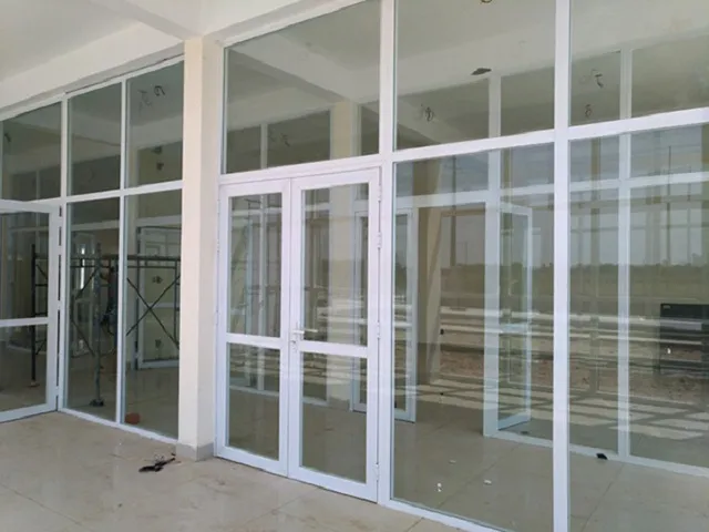 Thi công vách ngăn nhôm kính chống ồn văn phòng
