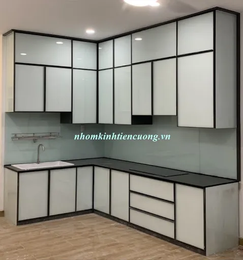 Tủ Bếp Nhôm Kính Đẹp TPHCM Có Thật Sự Bền Như Quảng Cáo? - hình ảnh thực tế Những điều bạn chưa biết về tủ bếp nhôm kính đẹp hcm 1