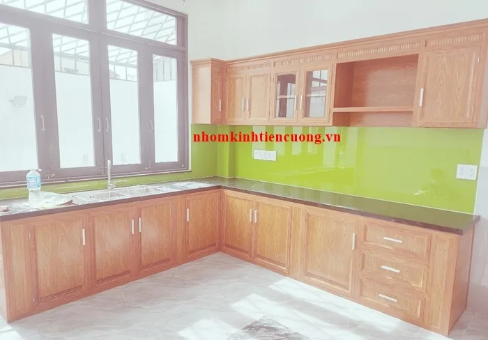 Tủ bếp nhôm kính vân gỗ cao cấp chống nước