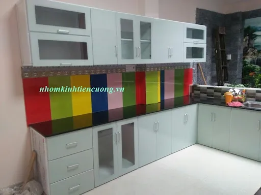 Tủ Bếp Nhôm Kính Đẹp TPHCM Có Thật Sự Bền Như Quảng Cáo? - hình ảnh thực tế Những điều bạn chưa biết về tủ bếp nhôm kính đẹp hcm 2