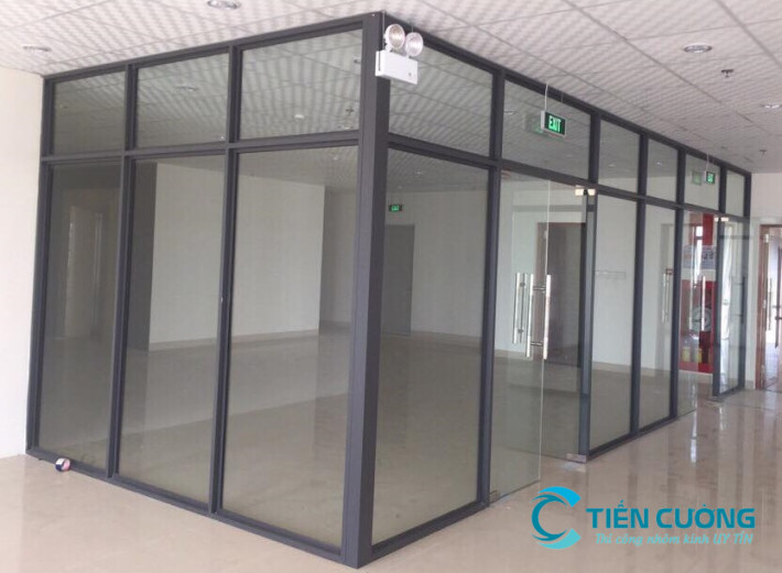 Vách ngăn nhôm kính văn phòng hiện đại tối giản