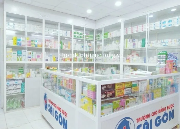 Chất Liệu Tủ Thuốc Tây Nào Bền Đẹp, Được Sử Dụng Nhiều Hiện Nay - hình ảnh thực tế Chất liệu nhôm kính cho tủ thuốc tây