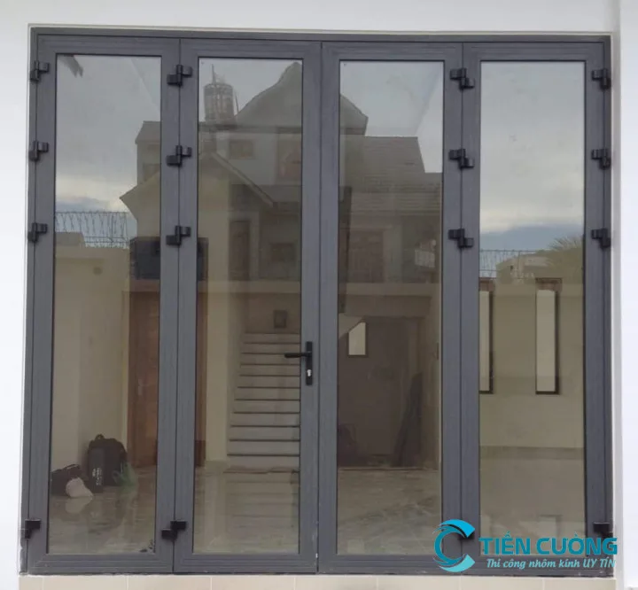 Cửa Hàng Nhôm Kính Hóc Môn Uy Tín – Thi Công Giá Xưởng TP.HCM - hình ảnh thực tế Cửa hàng nhôm kính Hóc Môn thi công cửa nhôm Xingfa cao cấp