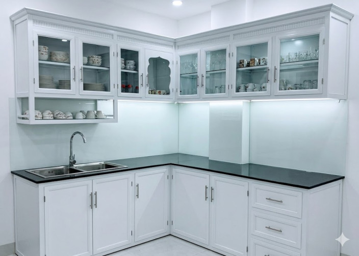kính cường lực ốp bếp màu xanh ngọc đẹp