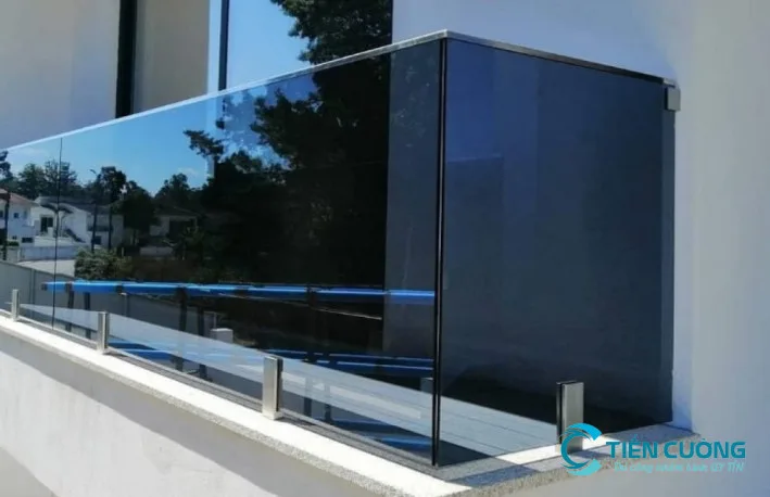 Lan Can Inox Kính Cường Lực Đẹp Hiện Đại TPHCM | Bền Sang Trọng - hình ảnh thực tế Mẫu lan can inox kính cường lực đẹp hiện đại