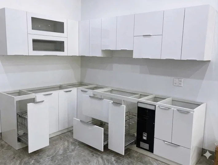 Kính Ốp Bếp Màu Trắng Sữa Tại TPHCM Đẹp Hiện Đại Xu Hướng Mới - hình ảnh thực tế Kính cường lực ốp bếp trắng sữa cao cấp