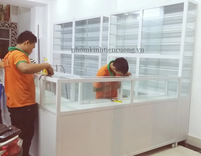 Tủ thuốc nhôm kính màu trắng cao cấp cho nhà thuốc