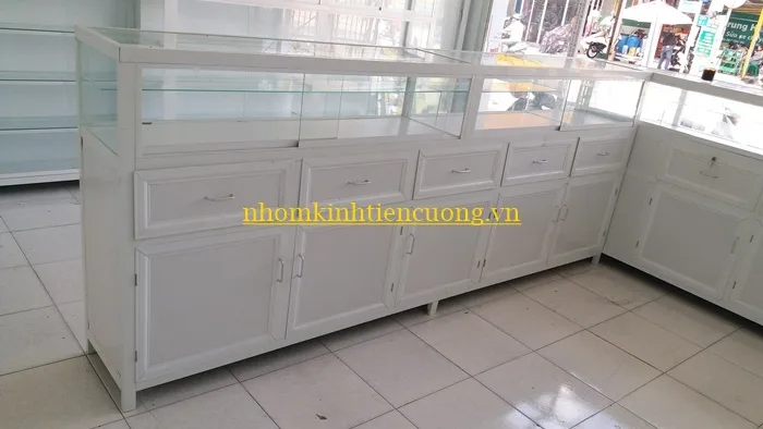 tủ thuốc nhôm kính cửa lùa cho quầy thuốc nhỏ