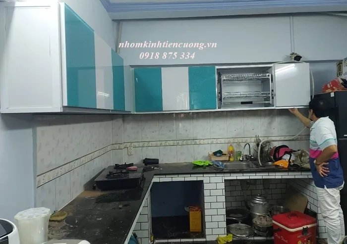Tủ bếp nhôm kính quận 4.5