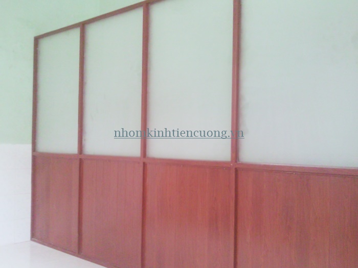 Mẫu vách ngăn nhôm kính phòng khách hiện đại cao cấp