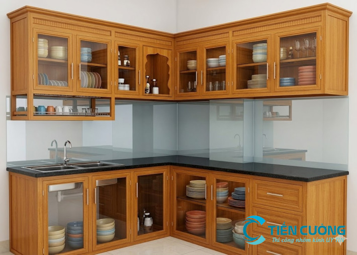Thi công kính ốp bếp trắng sữa uy tín