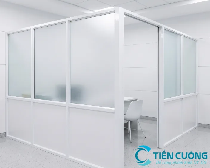 Thi công vách kính cường lực và cửa nhôm Xingfa TPHCM