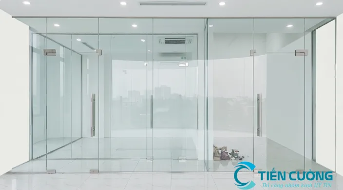 Cửa Hàng Nhôm Kính Tân Bình Uy Tín | Thi Công Giá Tốt - hình ảnh thực tế Vách ngăn kính cường lực Tân Bình chất lượng