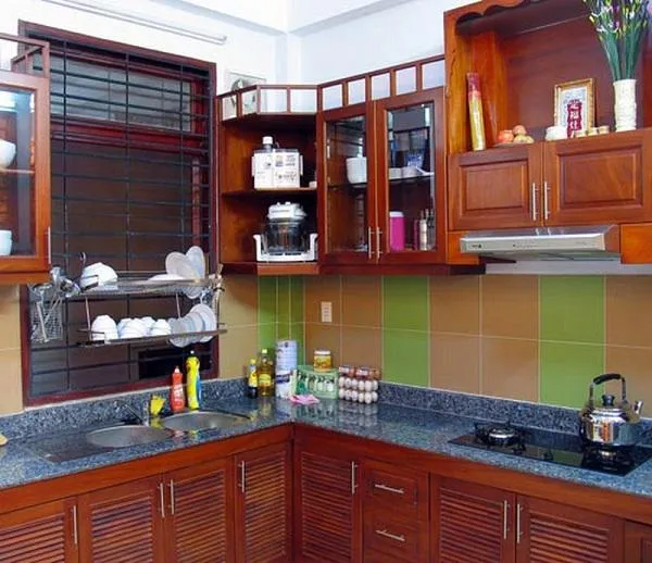 Tủ bếp nhôm kính thiết kế bàn thờ ông táo đẹp 3