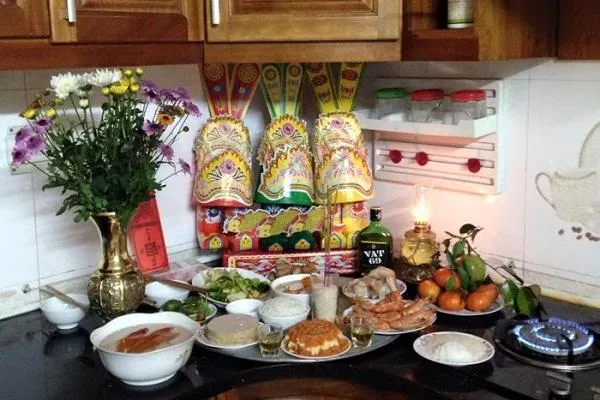 Tủ bếp nhôm kính thiết kế bàn thờ ông táo đẹp 2