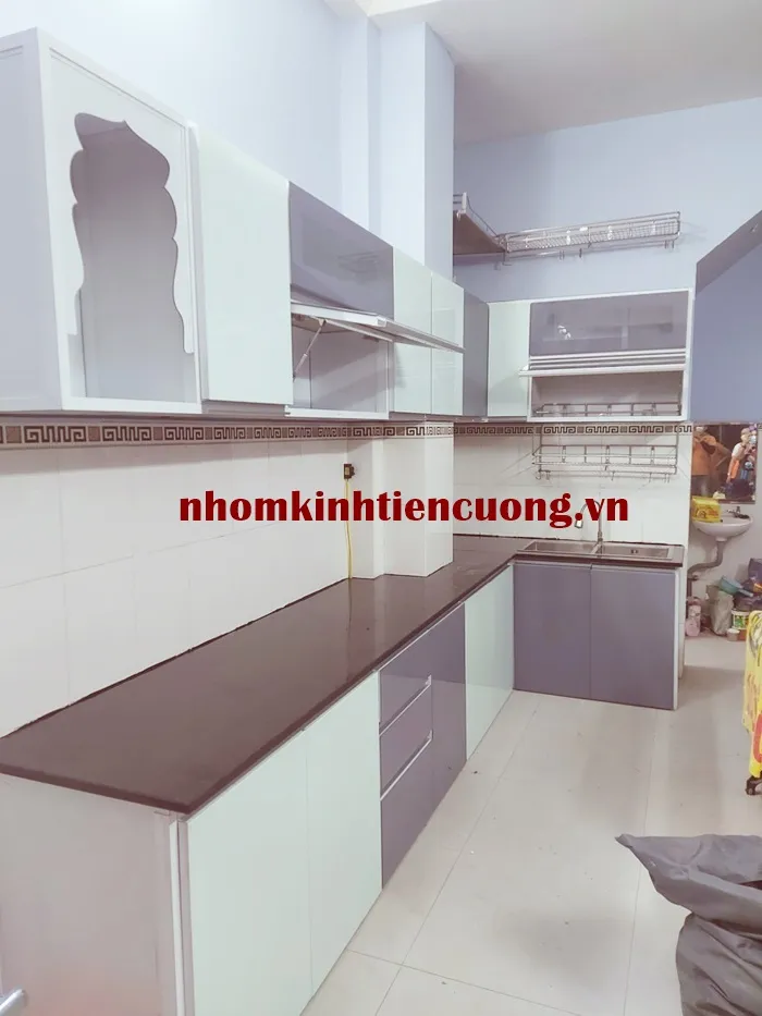 Tủ Bếp Nhôm Kính Cao Cấp Quận 12 Đẹp, Giá Xưởng hiện nay - hình ảnh thực tế Tủ bếp nhôm kính cao cấp đẹp tại Quận 12