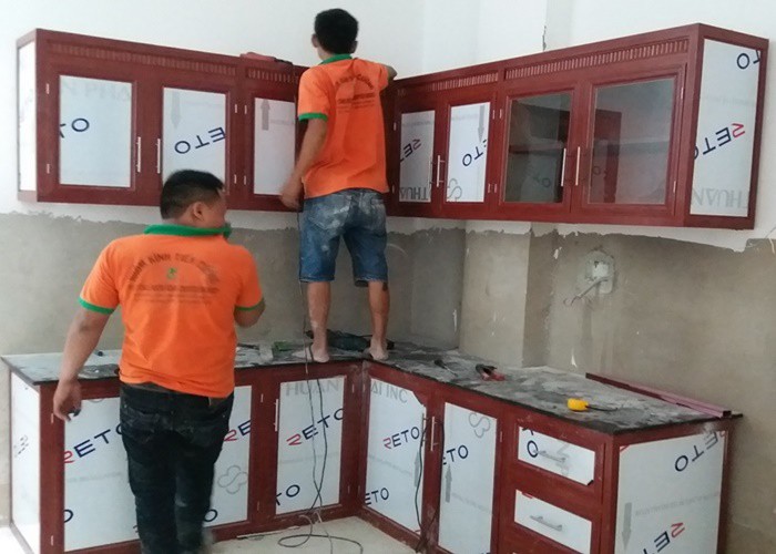 Thợ thi công tủ bếp nhôm kính hiện đại tại TP.HCM
