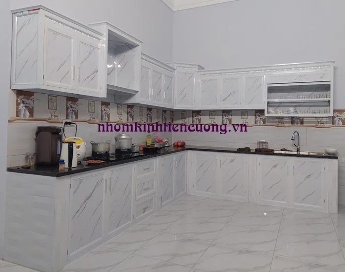 Đội thợ lắp đặt tủ bếp nhôm kính chuyên nghiệp