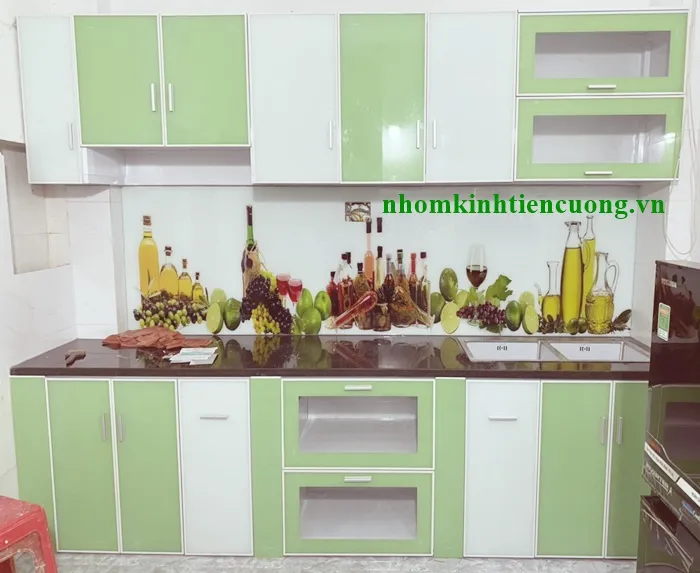 Tủ Bếp Nhôm Kính Quận Tân Phú Đẹp, Giá Xưởng Mới hiện nay - hình ảnh thực tế Mẫu tủ bếp nhôm kính cao cấp Quận Tân Phú