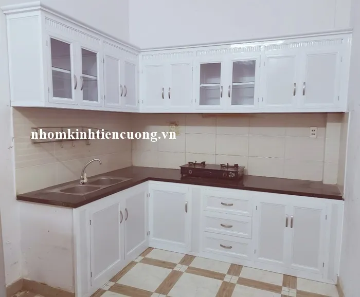 Tủ Bếp Nhôm Kính Quận Tân Phú Đẹp, Giá Xưởng Mới hiện nay - hình ảnh thực tế Tủ bếp nhôm kính chữ L đẹp giá xưởng