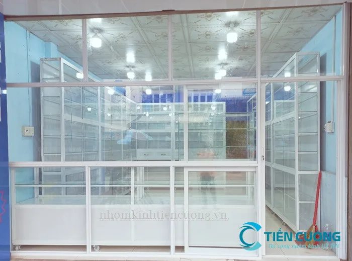 Chất Liệu Tủ Thuốc Tây Nào Bền Đẹp, Được Sử Dụng Nhiều Hiện Nay - hình ảnh thực tế Tủ thuốc tây nhôm kính thiết kế hiện đại cho nhà thuốc
