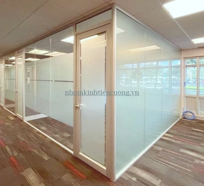 Vách Ngăn Nhôm Kính Văn Phòng Hiện Đại, Cách Âm Tốt Tại TP.HCM - hình ảnh thực tế Thi công vách nhôm kính văn phòng chuyên nghiệp